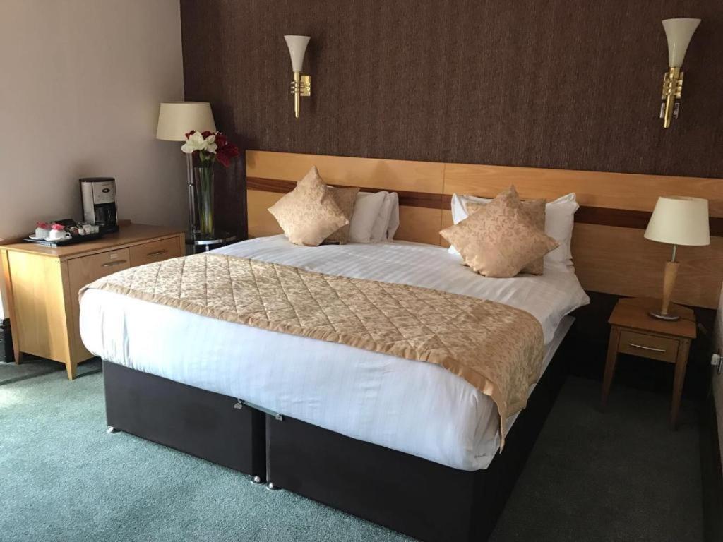 Harefield Manor Hotel Romford Extérieur photo