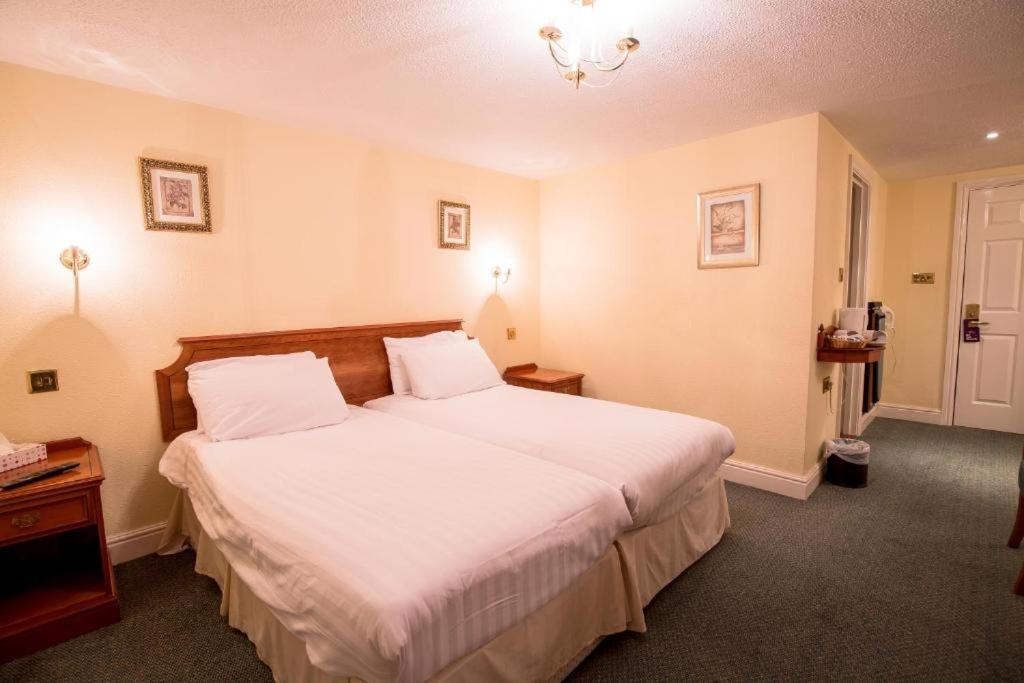 Harefield Manor Hotel Romford Extérieur photo