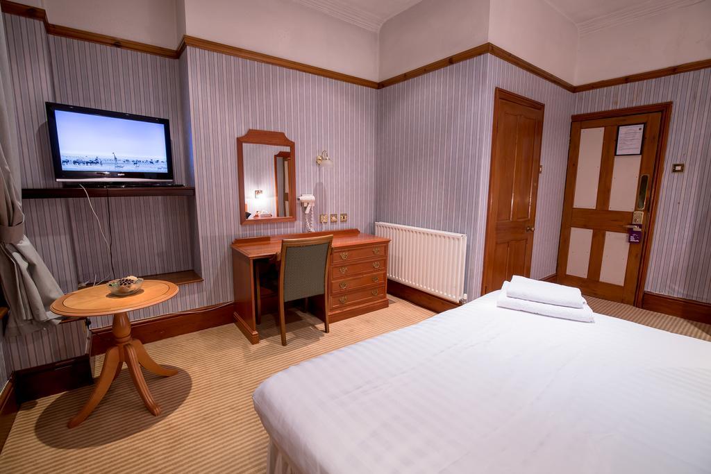 Harefield Manor Hotel Romford Extérieur photo