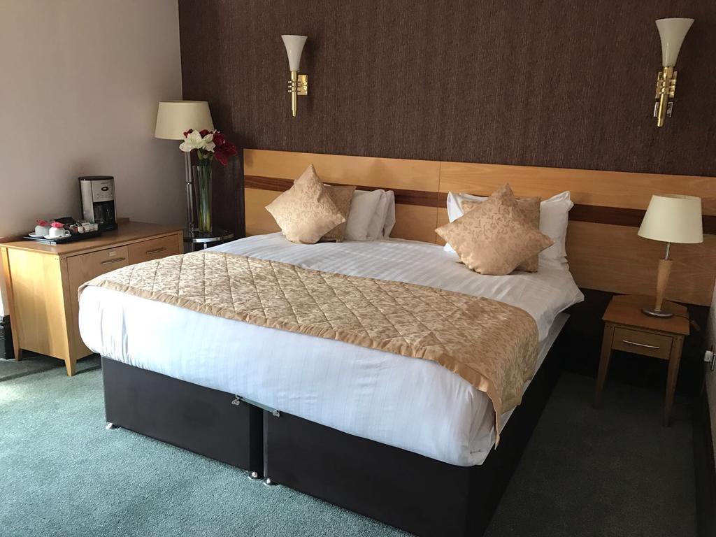 Harefield Manor Hotel Romford Extérieur photo