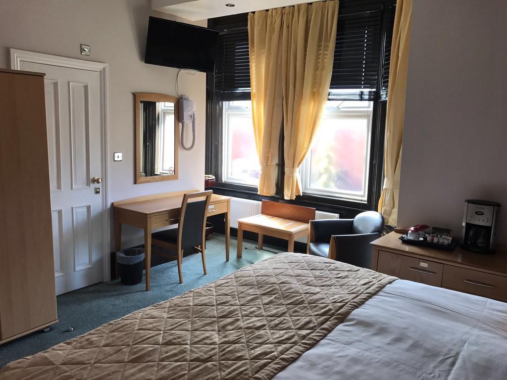 Harefield Manor Hotel Romford Extérieur photo