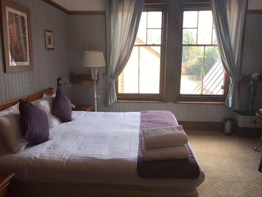 Harefield Manor Hotel Romford Extérieur photo