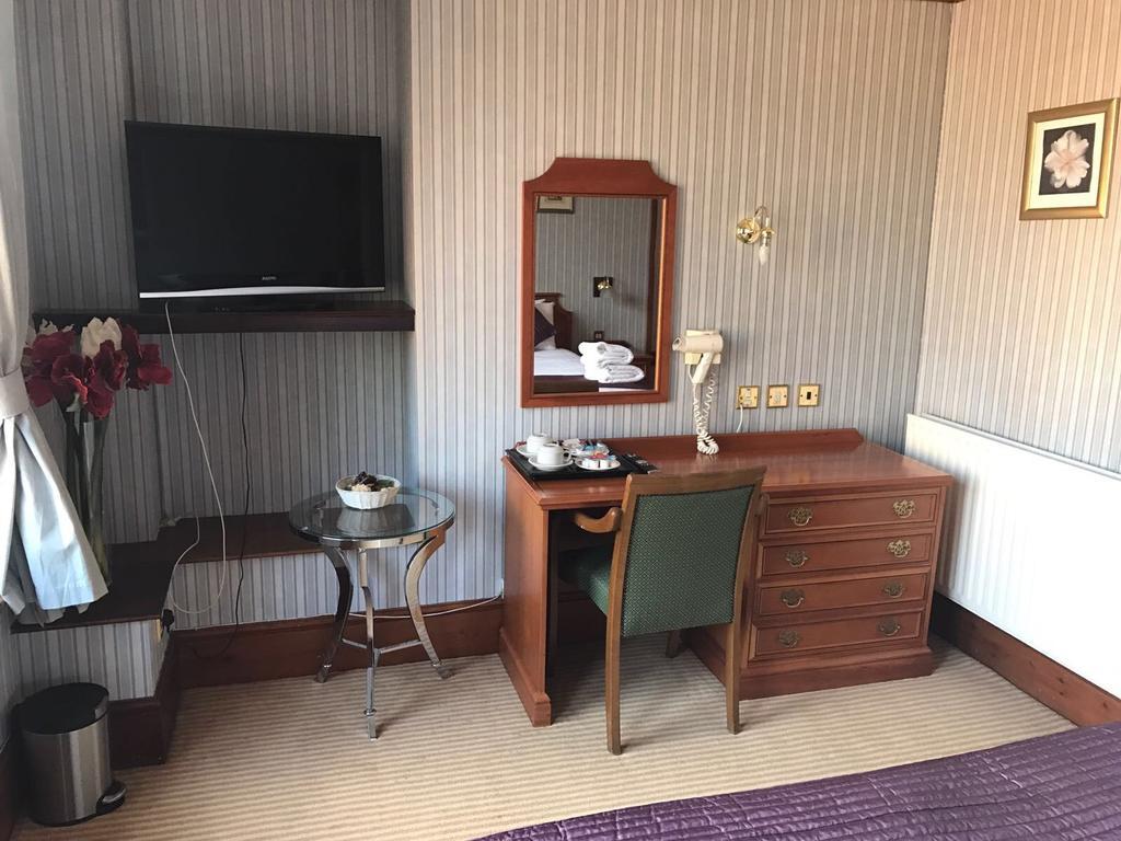 Harefield Manor Hotel Romford Extérieur photo