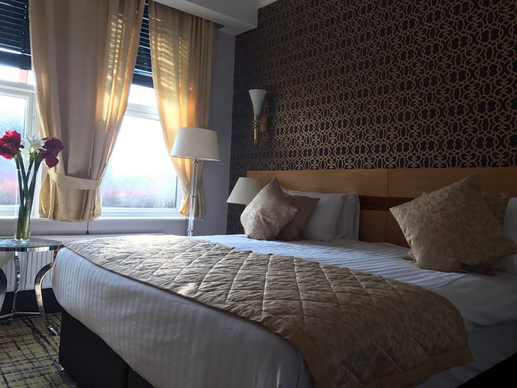 Harefield Manor Hotel Romford Extérieur photo