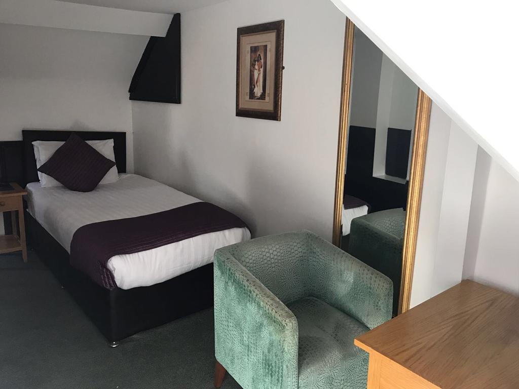 Harefield Manor Hotel Romford Extérieur photo
