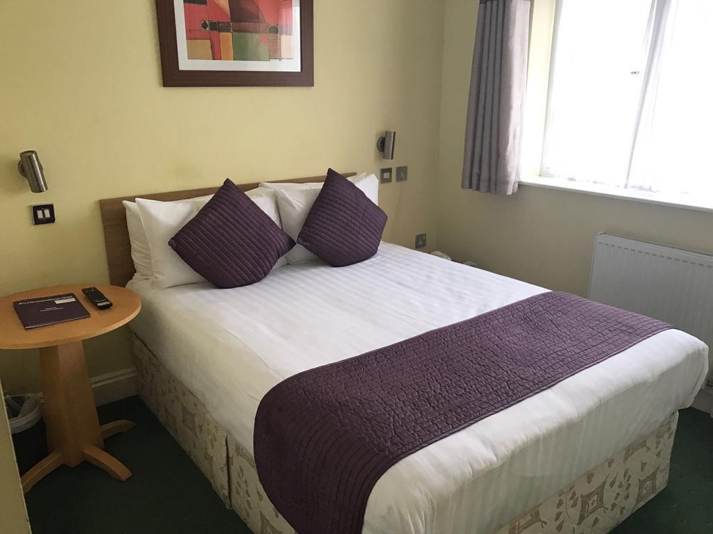 Harefield Manor Hotel Romford Extérieur photo