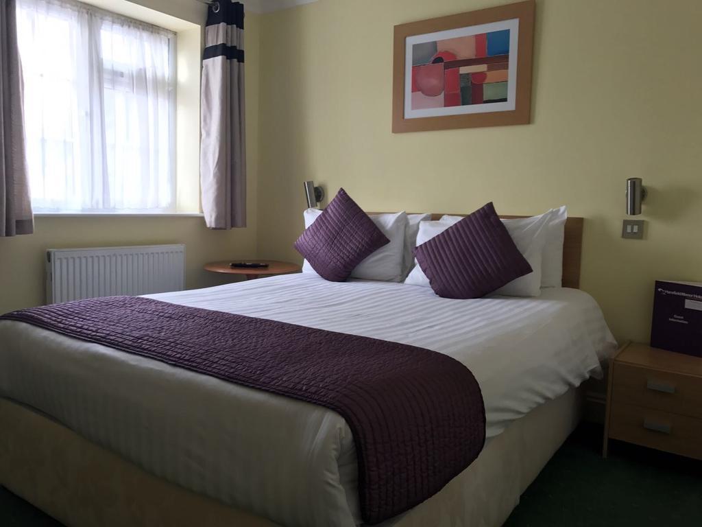 Harefield Manor Hotel Romford Extérieur photo