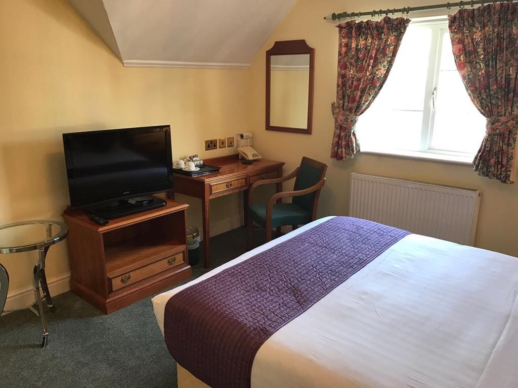 Harefield Manor Hotel Romford Extérieur photo