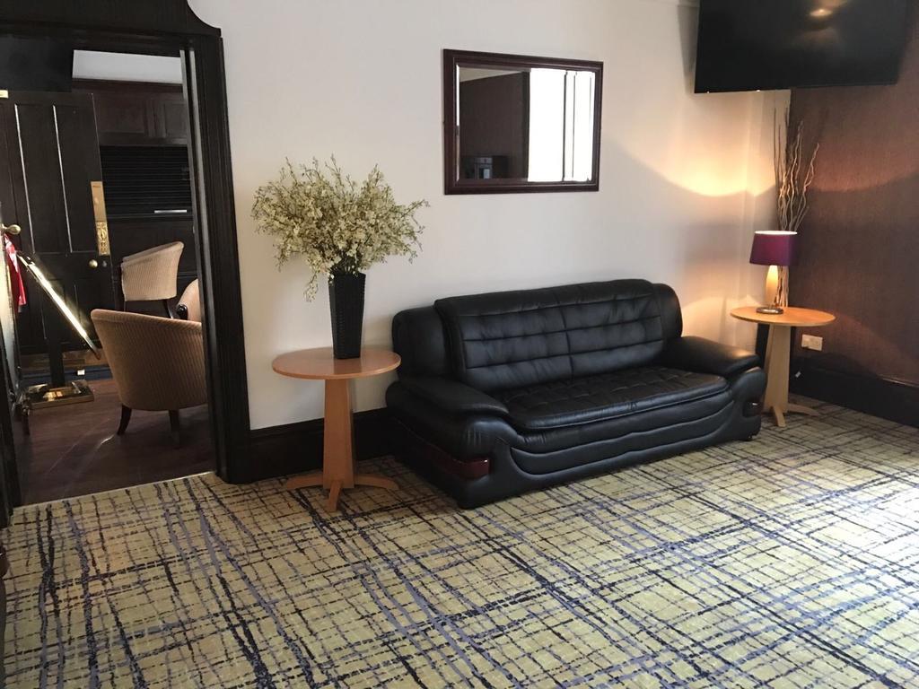 Harefield Manor Hotel Romford Extérieur photo