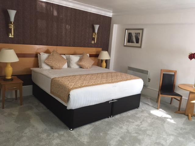 Harefield Manor Hotel Romford Extérieur photo