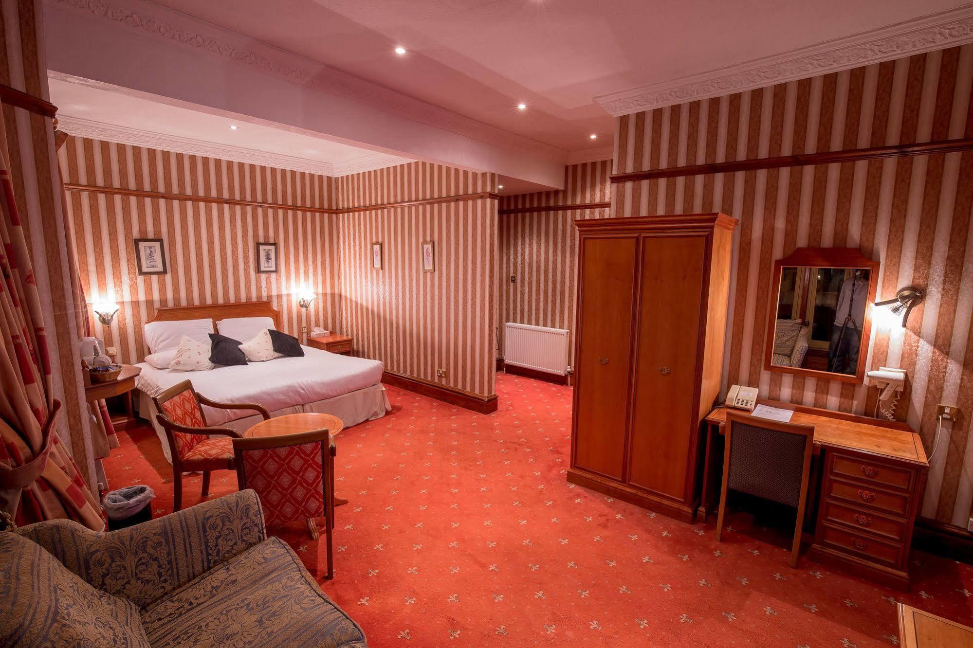 Harefield Manor Hotel Romford Extérieur photo