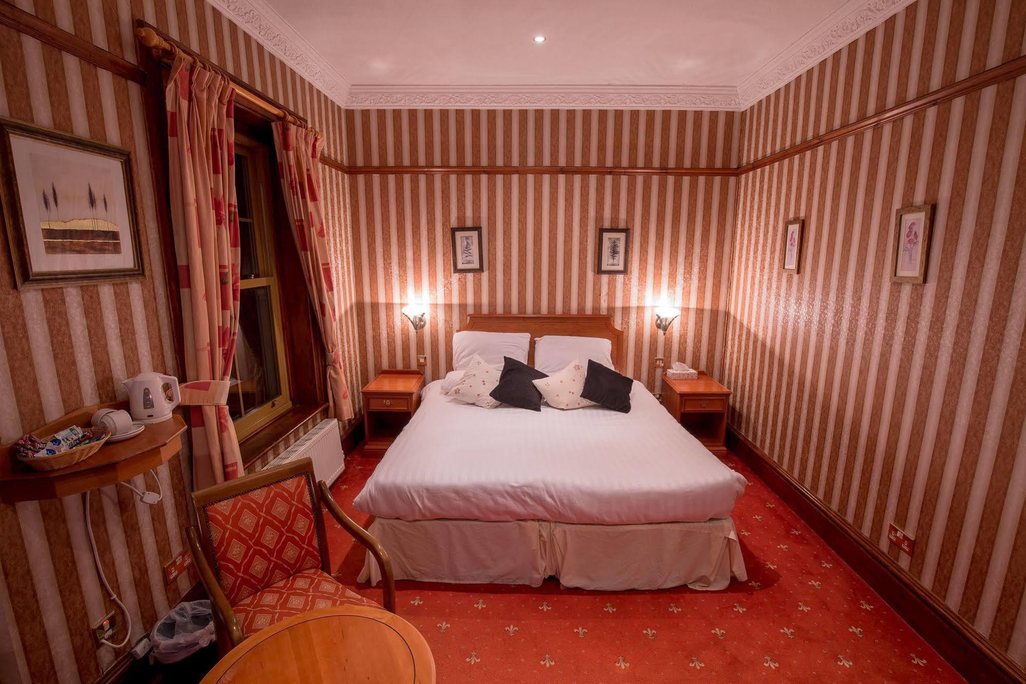 Harefield Manor Hotel Romford Extérieur photo
