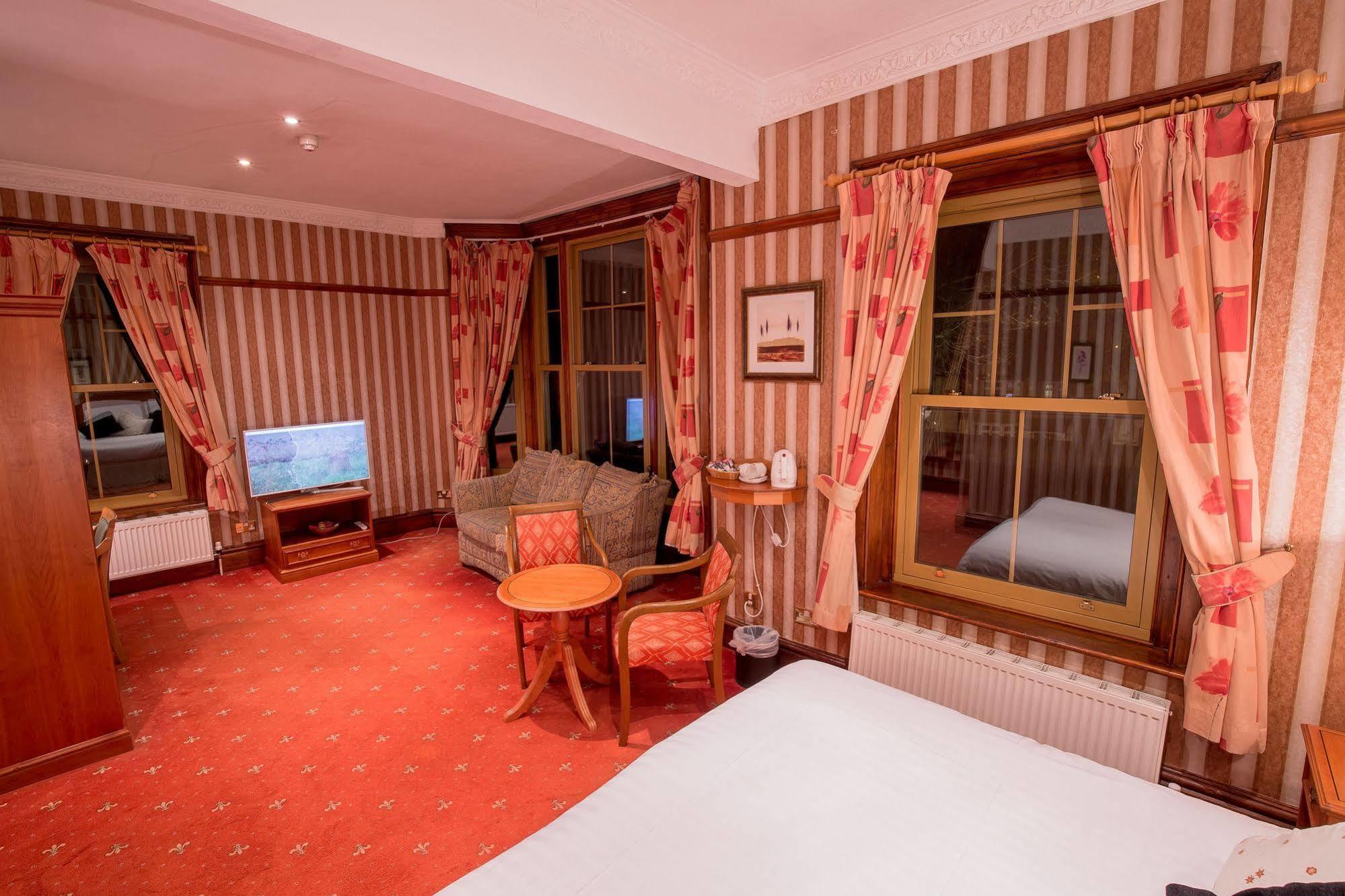 Harefield Manor Hotel Romford Extérieur photo